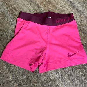 Woman’s Nike pro 3 inch shorts